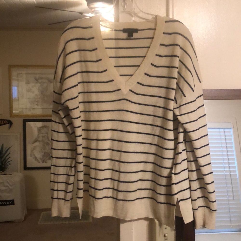 Jcrew light weight vneck sweater